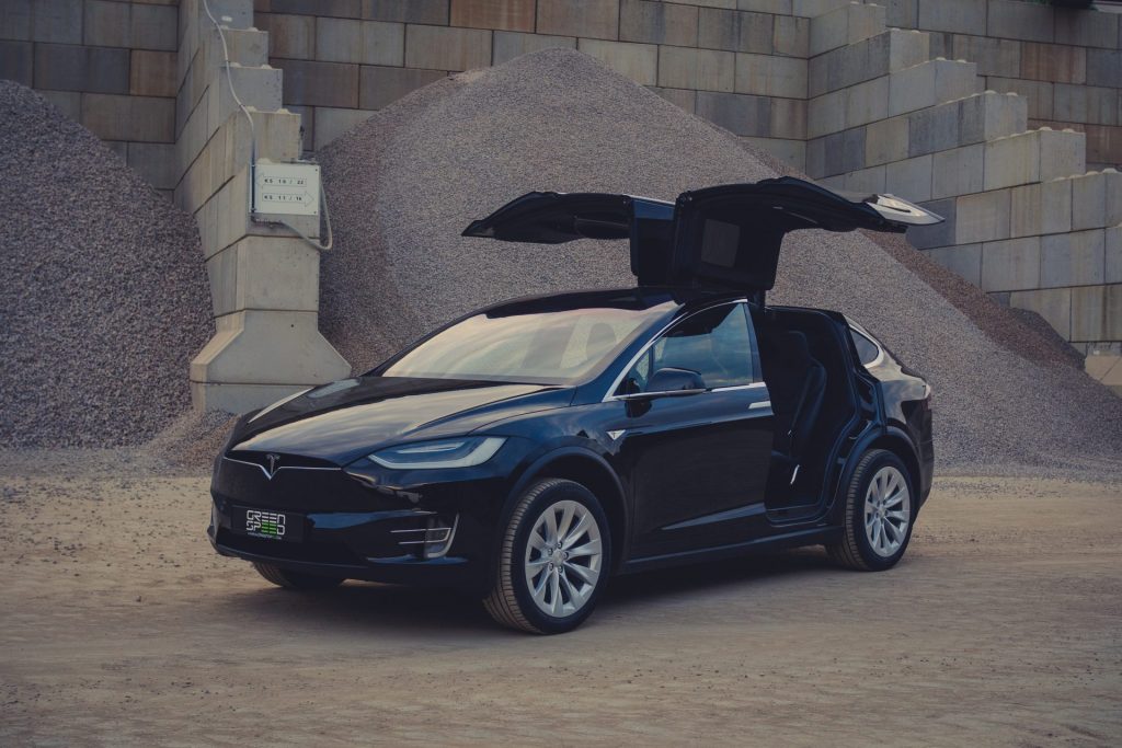 Tesla Model X90D Flügeltüren geöffnet falcon wings kaufen schwarz greenspeed Aachen Deutschland