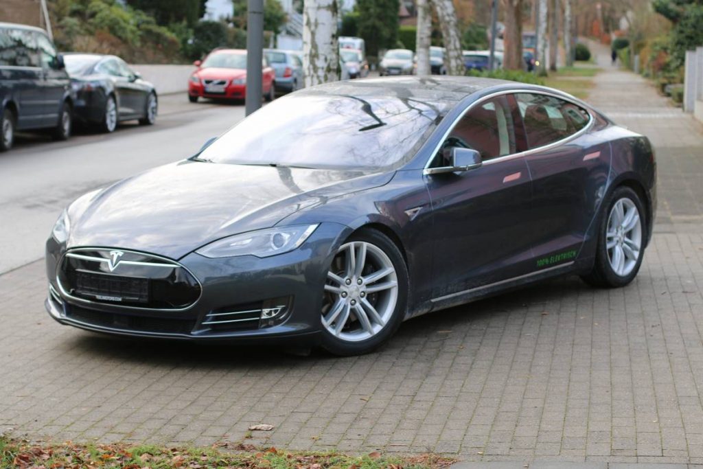 Tesla Model S P85+
