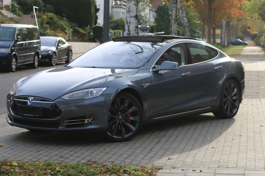 Tesla Model S P85+