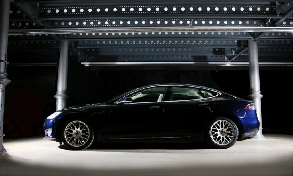 Foto: Blaues Tesla Model S85 mit Impatto-Felgen | © Greenspeed.de