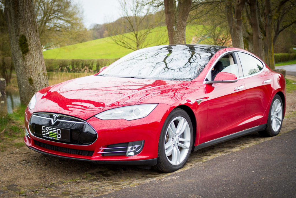 Tesla Model S85 rot multicoat Front Frontansicht Turbine Felgen 21 Zoll silber Lackierung Aachen Deutschland Greenspeed kaufen Elektroauto emobility