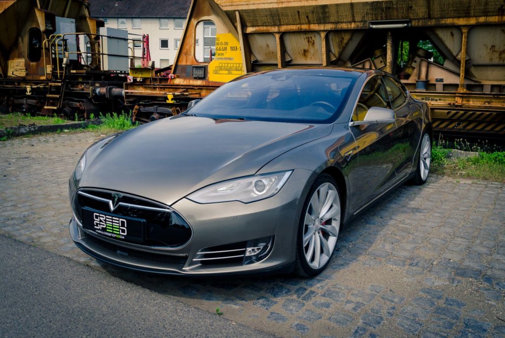 Tesla Model S P85D titanium Frontansicht rote Bremssättel Turbine Felgen 21 Zoll Greenspeed emobility Aachen Deutschland NRW Euregio Autohändler Gebrauchtwagen kaufen