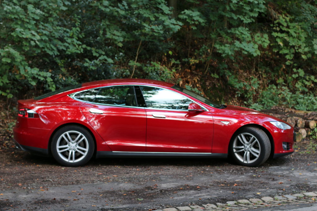 Tesla Model S85D