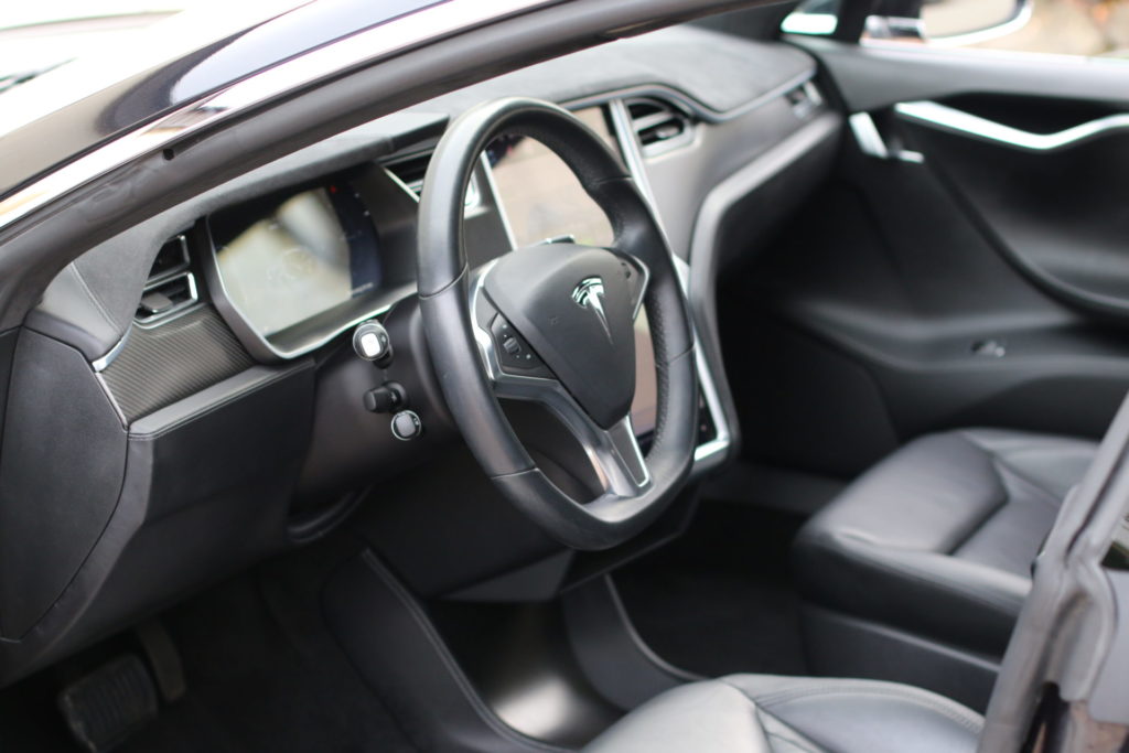 Tesla Model S90D schwarz metallic Autopilot Panorama Schiebedach Smart Air U-HiFi Allrad Turbine Felgen Supercharger Greenspeed emobility Aachen Deutschland NRW Euregio Autohändler Gebrauchtwagen kaufen