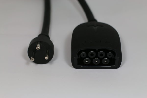 Tesla UMC Adapter Dänemark Stecker Typ K 250 Volt Laden Ladekabel Aufladen Ladevorgang Greenspeed Aachen Elektromobilität Gebrauchtwagen Fahrzeug Händler kaufen NRW Deutschland Euregio