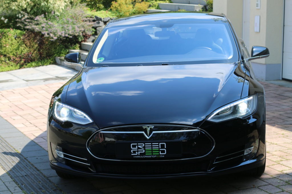 Tesla Model S85 Schwarz Uni Lackierung 19 Zoll Original Tesla Felgen silber Heckantrieb Teilleder Sitze Autopilot 1 Tech-Paket Klavierlack Interieur E-Auto Elektro Auto greenspeed emobility Deutschland Fahrzeugkauf Elektromobilität Elektromobil