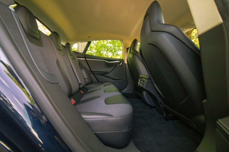 Tesla Model S85 Blau Metallic SuC Laderecht 19 Zoll Felgen silber Kaltwetter-Paket Tech-Paket Klavierlack Dekor