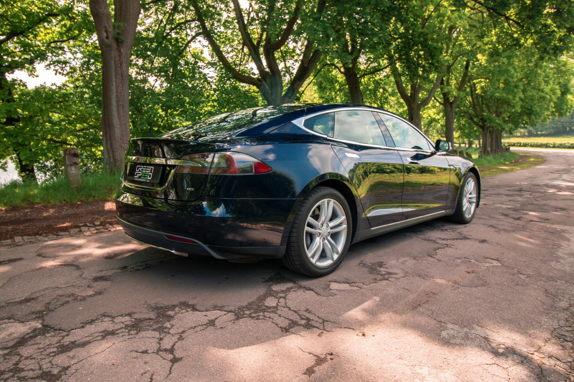 Tesla Model S85