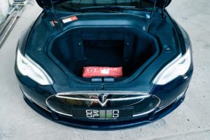 Tesla Model S85 Blau Metallic SuC Laderecht 19 Zoll Felgen silber Kaltwetter-Paket Tech-Paket Klavierlack Dekor