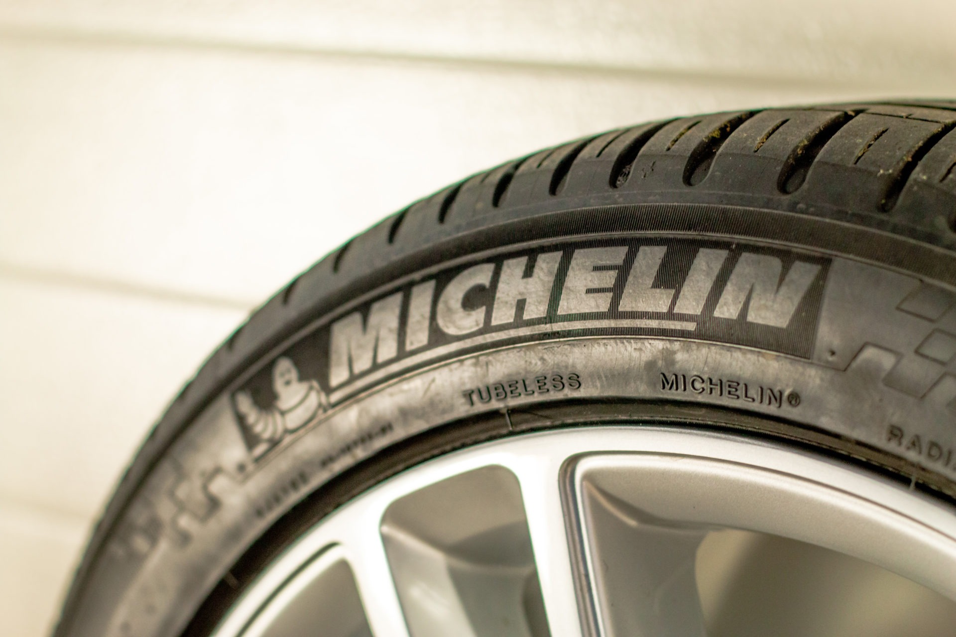 Original 19 Zoll Felgen Standard Michelin DOT Felge Reifen Sommerreifen Allwetterreifen Rad Räder Felgensatz Radsatz gebraucht RDKS