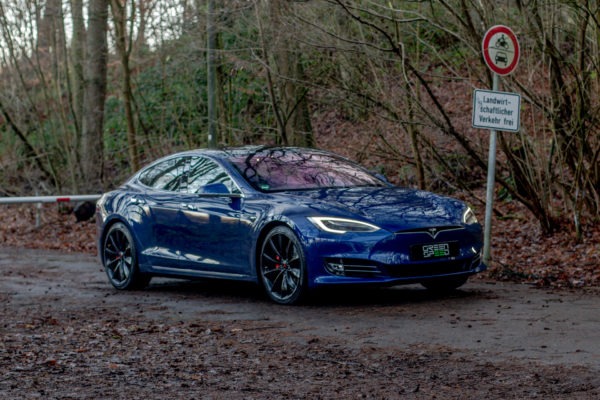 Tesla Model S Performance "Raven" Blau 21 Zoll Felgen Garantie Autopilot 3 Karon U-HiFi Premium Adaptive Luftfederung Premium-Innenraum