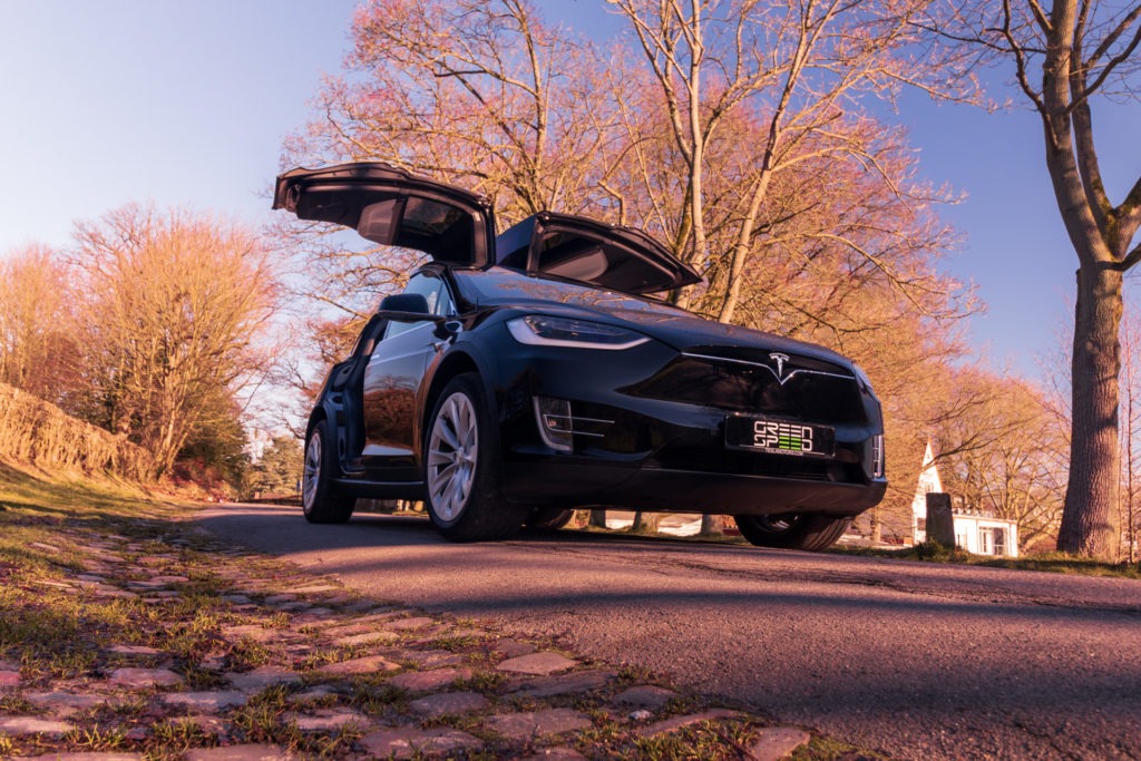 Tesla Model X90D Schwarz Autopilot 2 Slipstream 5 weiße Sitze Kohlefaser Karbon 20 Zoll Slipstream Smart Air Allrad falcon wings kaufen schwarz greenspeed Aachen Deutschland