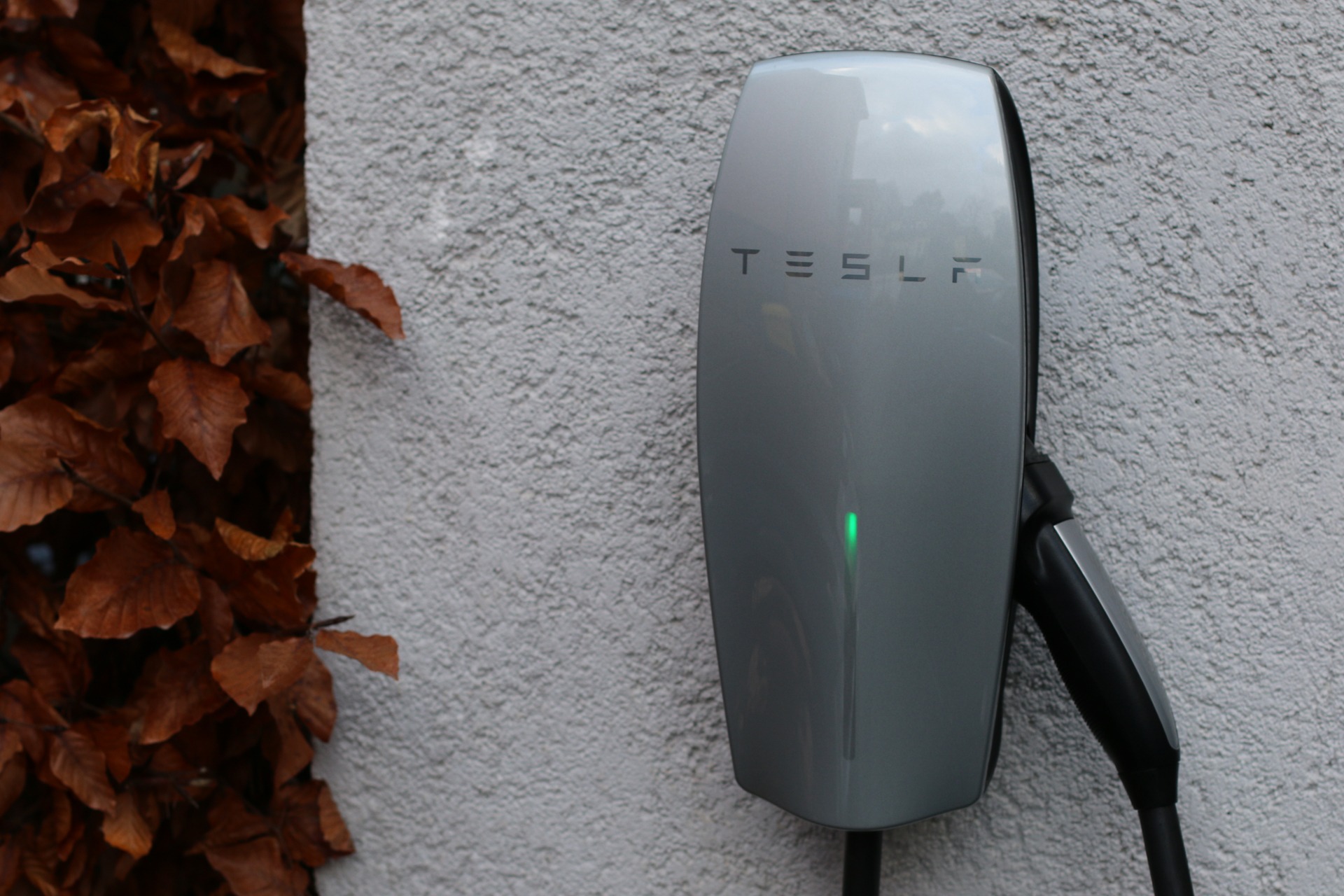 Tesla Wallbox silber Greenspeed Aachen kaufen NRW Deutschland Elektromobilität